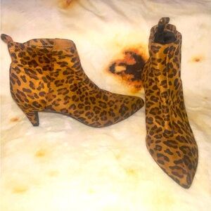 NWOT Melrose Ave Beverly Hills Slip On Kitten Heel Bootie - 7.5